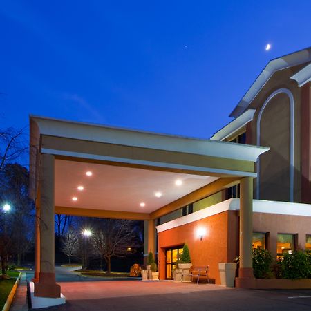 Holiday Inn Express Fairfax-Arlington Boulevard By Ihg Экстерьер фото