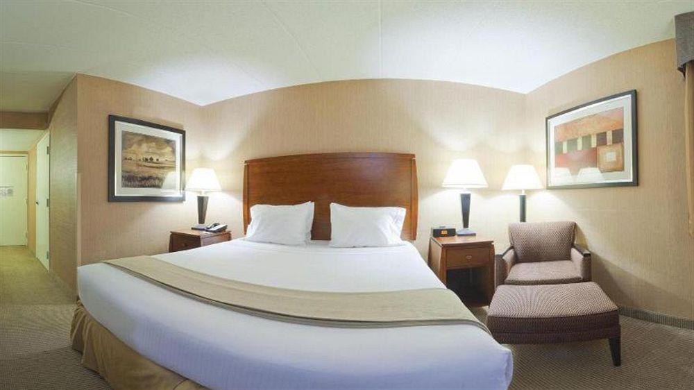 Holiday Inn Express Fairfax-Arlington Boulevard By Ihg Экстерьер фото