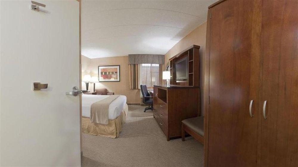 Holiday Inn Express Fairfax-Arlington Boulevard By Ihg Экстерьер фото