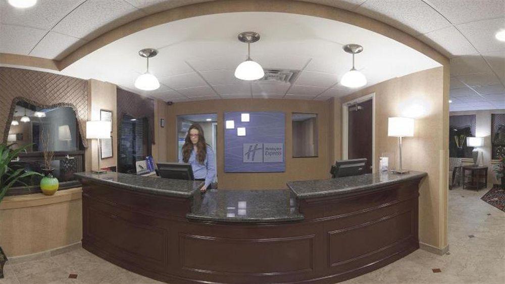 Holiday Inn Express Fairfax-Arlington Boulevard By Ihg Экстерьер фото
