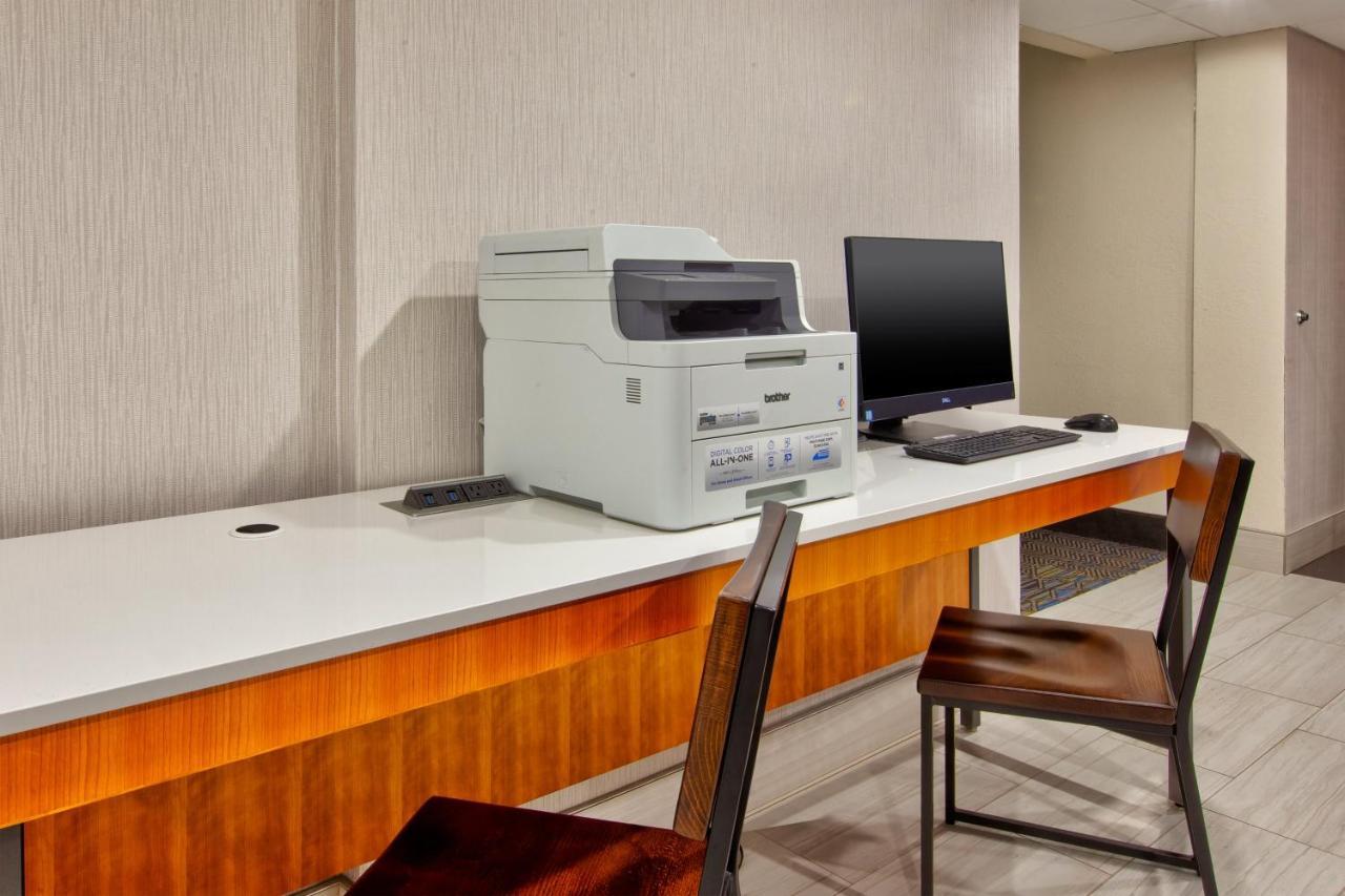 Holiday Inn Express Fairfax-Arlington Boulevard By Ihg Экстерьер фото