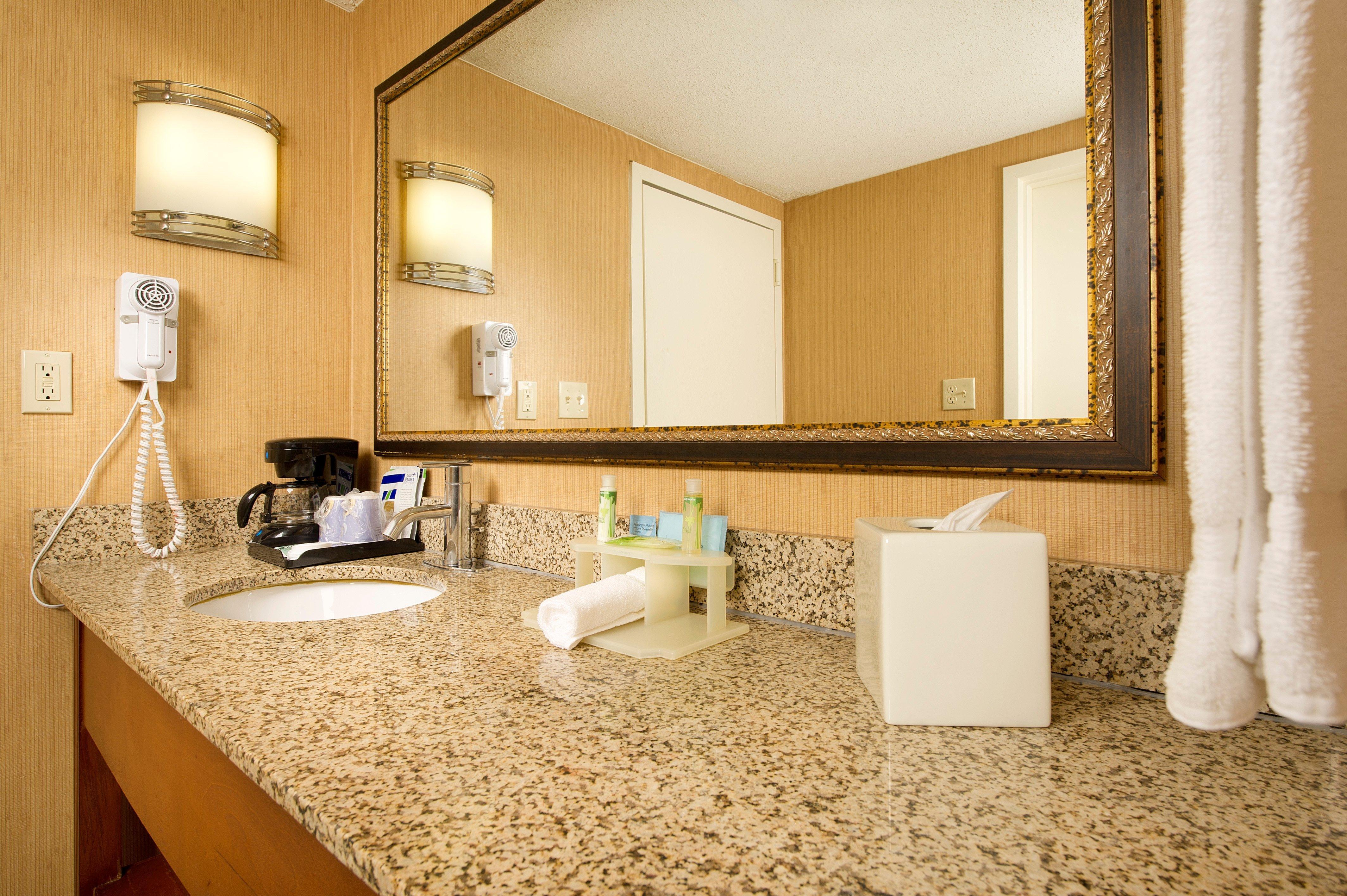 Holiday Inn Express Fairfax-Arlington Boulevard By Ihg Экстерьер фото