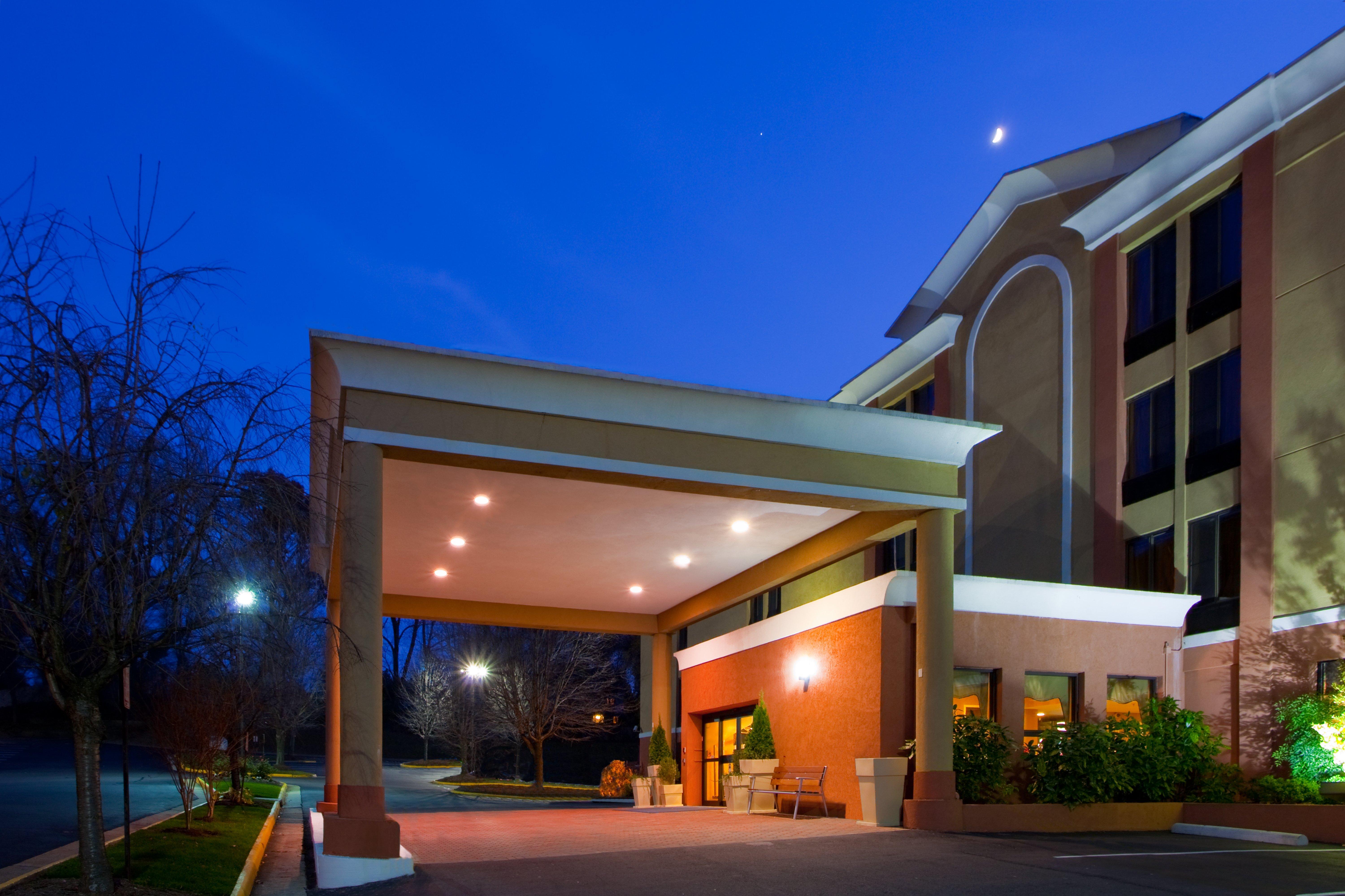 Holiday Inn Express Fairfax-Arlington Boulevard By Ihg Экстерьер фото