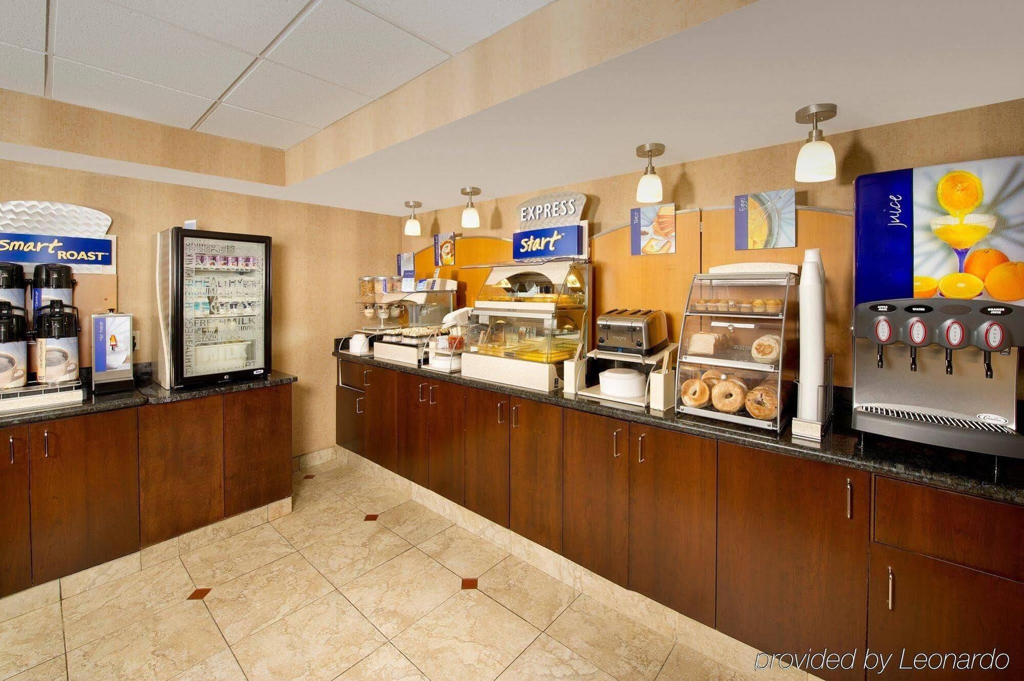 Holiday Inn Express Fairfax-Arlington Boulevard By Ihg Экстерьер фото