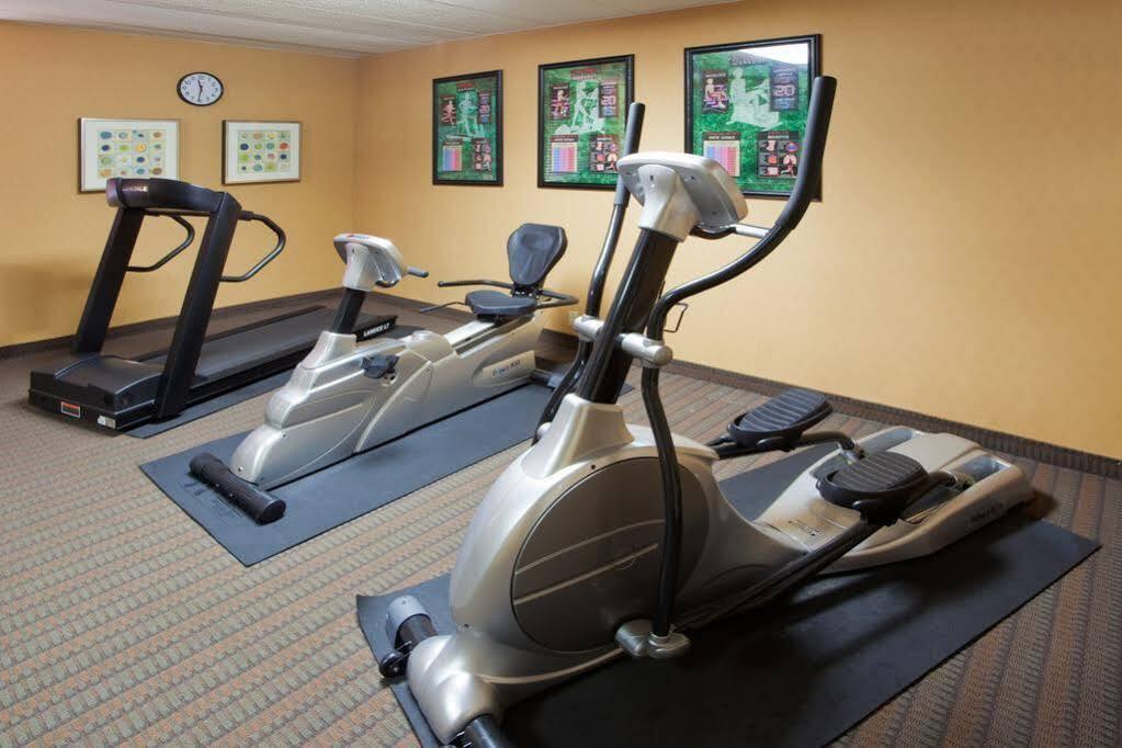 Holiday Inn Express Fairfax-Arlington Boulevard By Ihg Экстерьер фото