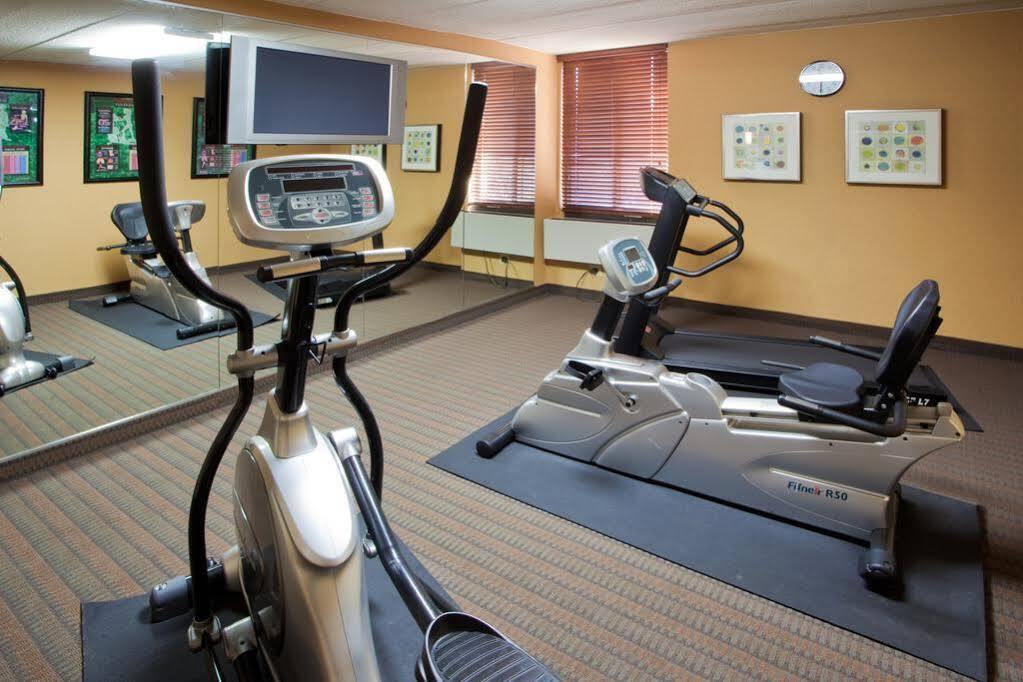 Holiday Inn Express Fairfax-Arlington Boulevard By Ihg Экстерьер фото